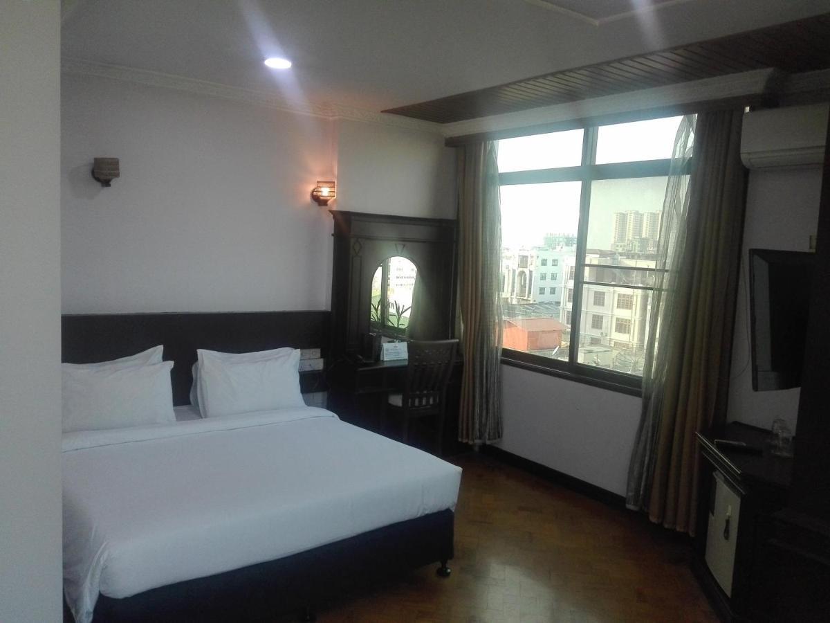 Hotel Queen Mandalay Quarto foto
