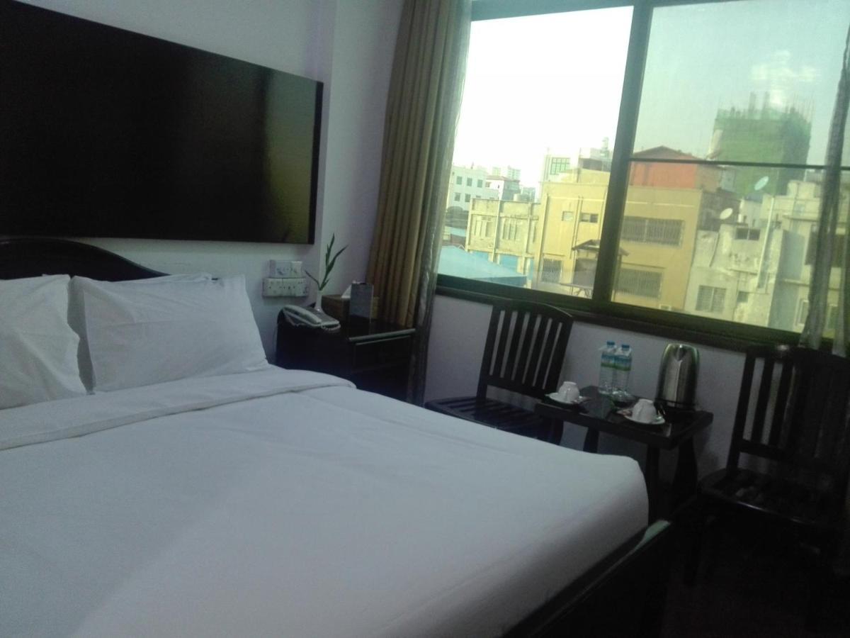 Hotel Queen Mandalay Quarto foto